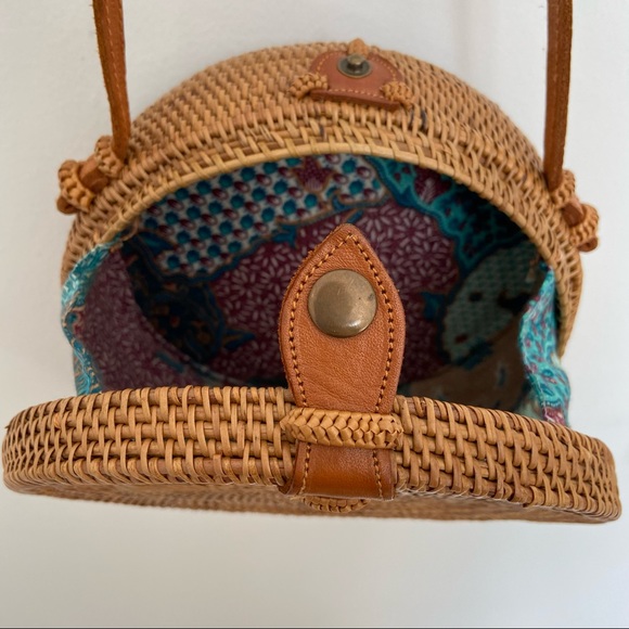 Handmade Woven Circle Rattan Crossbody Bag, made in Bali, like new - Picture 3 of 4